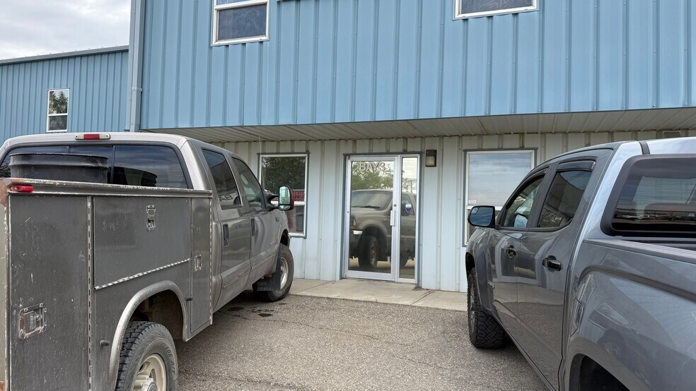 More Photos Of 27 Mccool Cres, Crossfield Warehouse For Lease