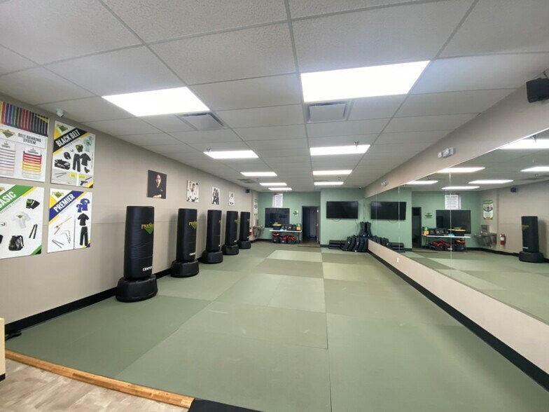 More Photos Of 13801-13847 Walsingham Rd, Largo General Retail For Lease