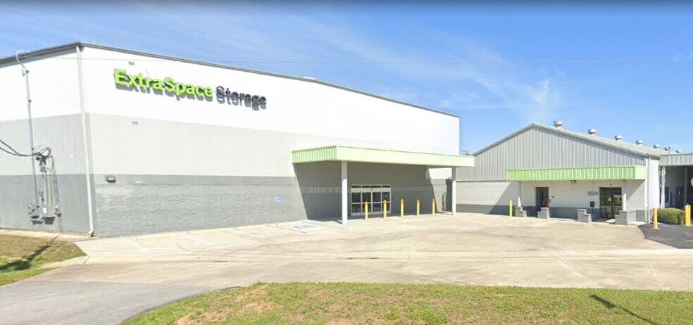 More Photos Of 15 McClure Dr, Gulf Breeze Self Storage For Lease