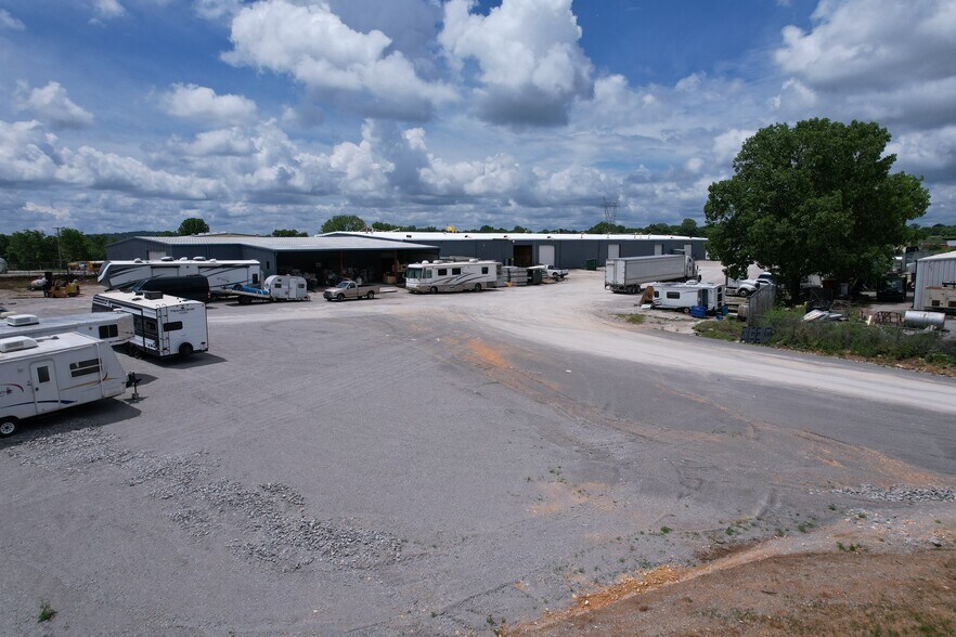 More Photos Of 1230 Industrial Park Rd, Columbia Warehouse For Lease