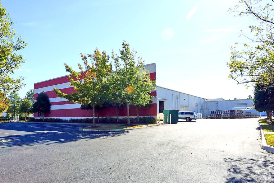 More Photos Of 7421 Central Business Park Dr, Norfolk Light Manufacturing For Lease