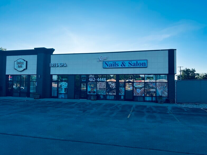 More Photos Of 1810-1900 Crooks Ave, Kaukauna General Retail For Sale