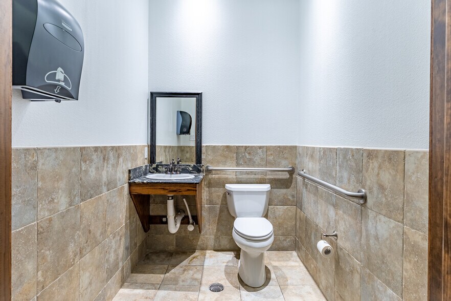 More Photos Of 3012 Ridge Rd, Rockwall Office For Lease