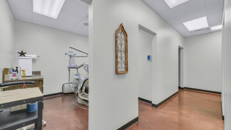 More Photos Of 126 S Ranch House Rd, Willow Park Medical For Sale