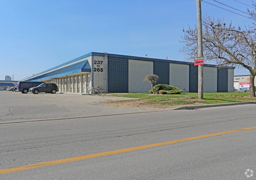 More Photos Of 237-265 Norseman St, Toronto Warehouse For Lease