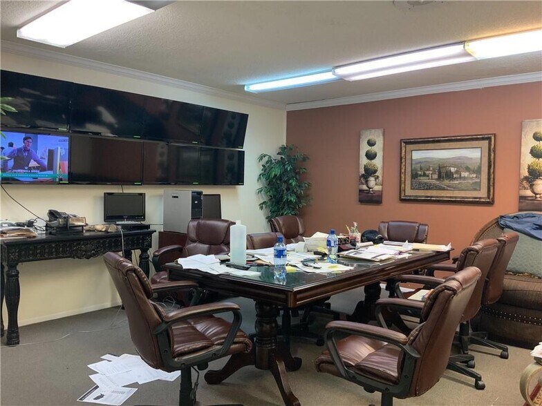 More Photos Of 2001 S Staples St, Corpus Christi Office For Sale