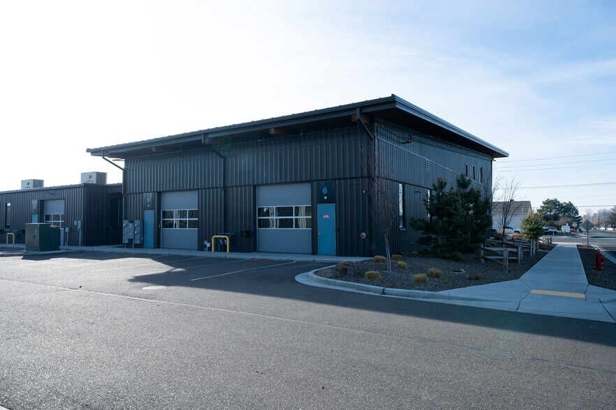 More Photos Of 240 Eastland Dr, Twin Falls Flex For Lease