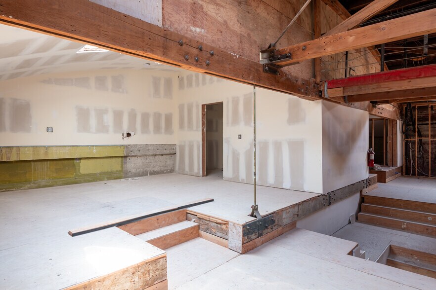 More Photos Of 5253 W Adams Blvd, Los Angeles Storefront Retail Office For Lease