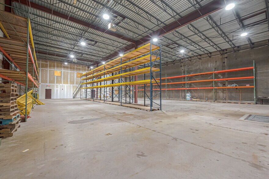 More Photos Of 11820 S Sam Houston Pkwy W, Houston Warehouse For Lease