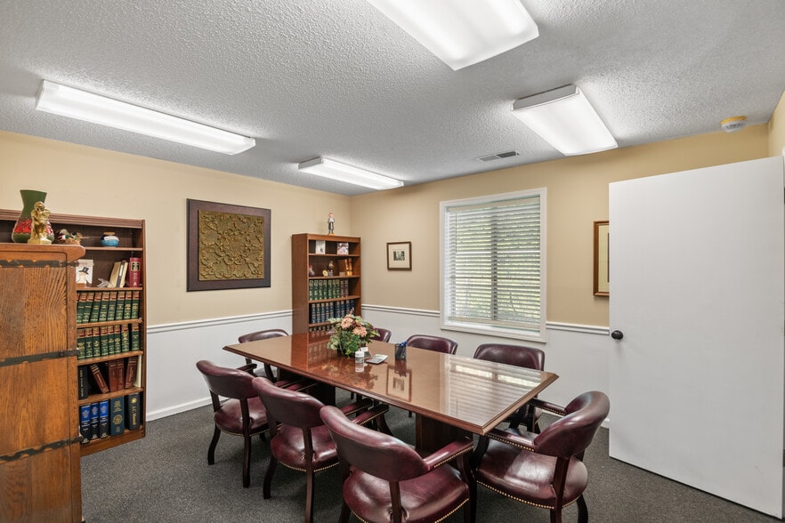 More Photos Of 123 Lawand Dr, Columbia Office Residential For Sale