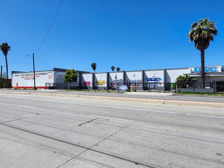 More Photos Of 13501 S Main St, Los Angeles Warehouse For Lease