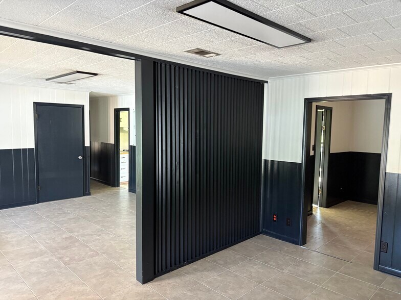 More Photos Of 2512 Westwood Rd, Westlake Loft Creative Space For Lease