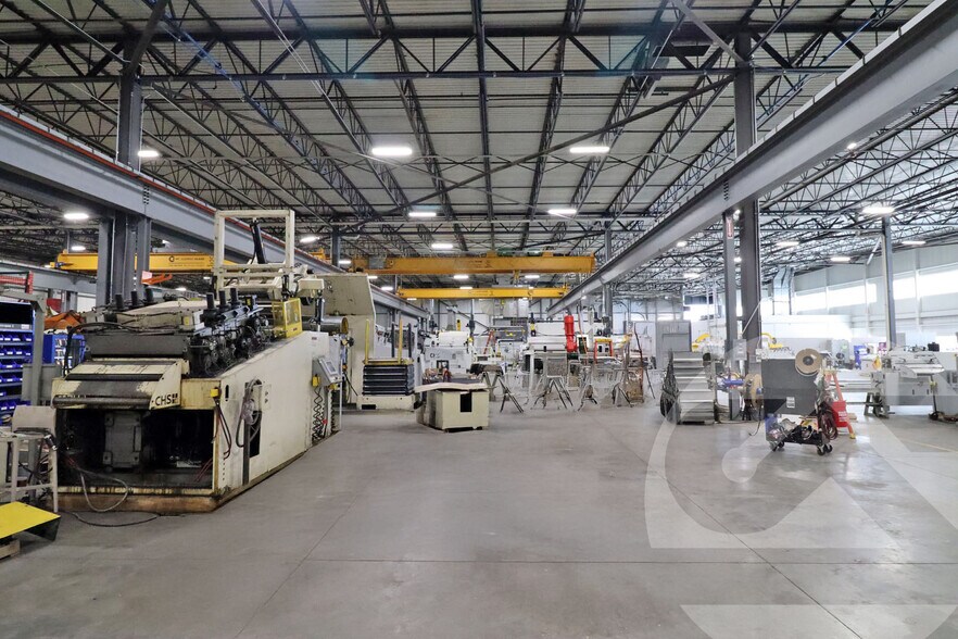 More Photos Of 51223 Quadrate Dr, Macomb Township Warehouse For Lease