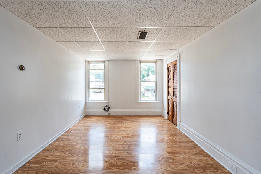 More Photos Of 537 S 5th St, Jeannette Freestanding For Sale