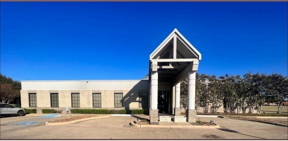More Photos Of 6900 Scenic Dr, Rowlett Medical For Lease