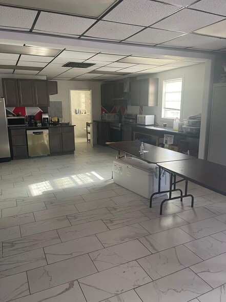 More Photos Of 216 W Hampton Ave, Capitol Heights Light Distribution For Sale