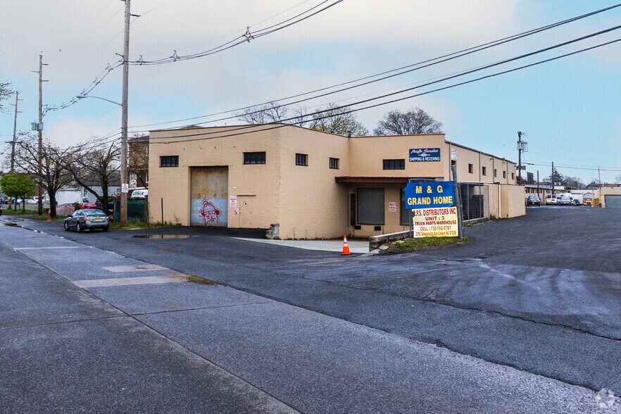 Primary Photo Of 2250 Urbanowitz Ave, Linden Industrial For Lease