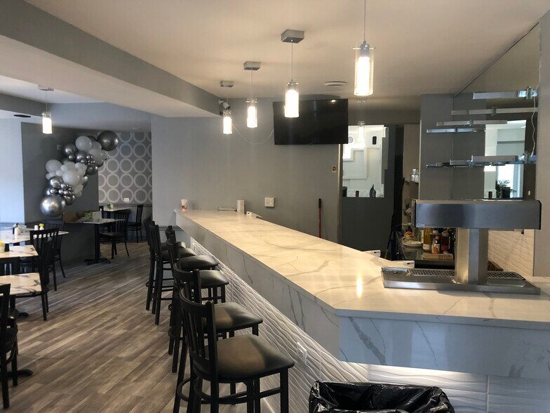 More Photos Of 1450 W Webster Ave, Chicago Restaurant For Lease