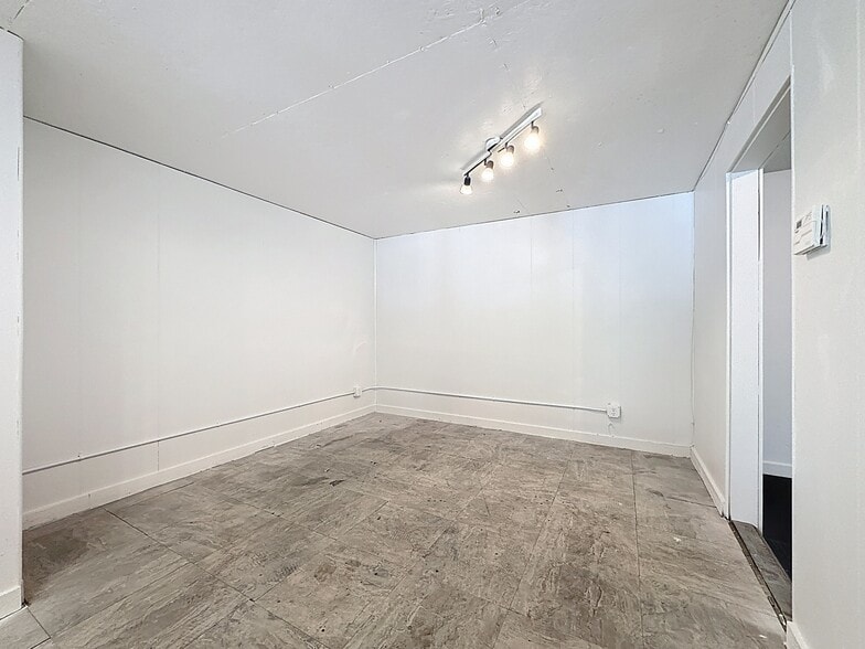 More Photos Of 2017 W Main St, Leesburg Office For Lease