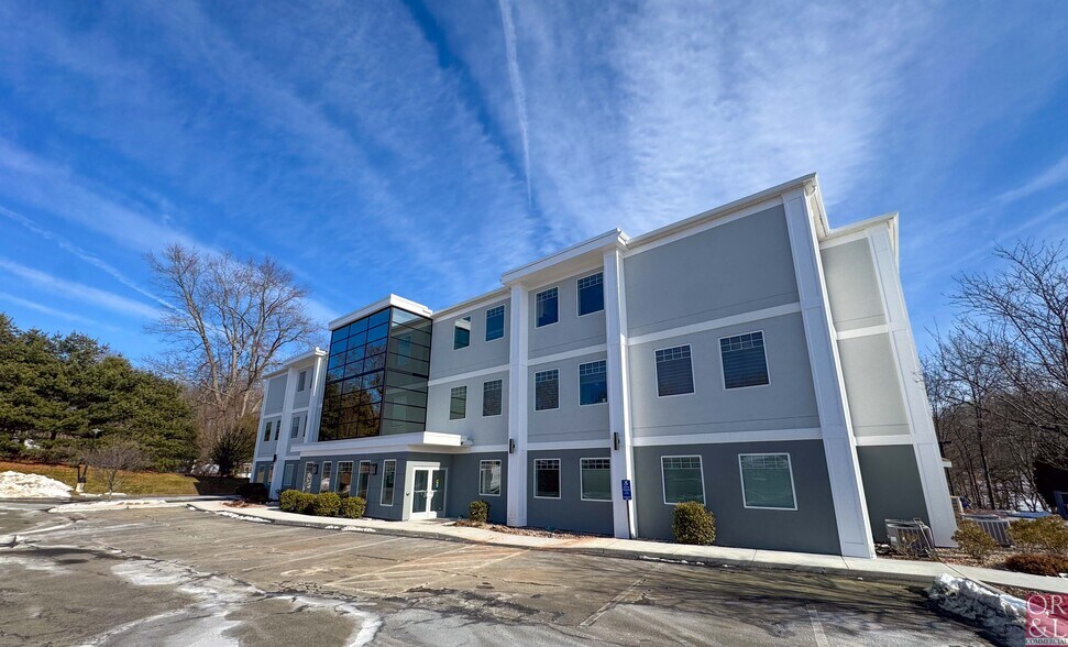 More Photos Of 80 Shunpike Rd, Cromwell Medical For Lease