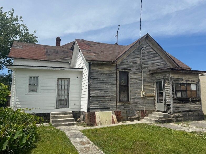 More Photos Of 223 N Main St, Dickson Flex For Sale