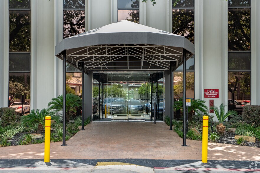 More Photos Of 11811 East Fwy, Houston Office For Lease