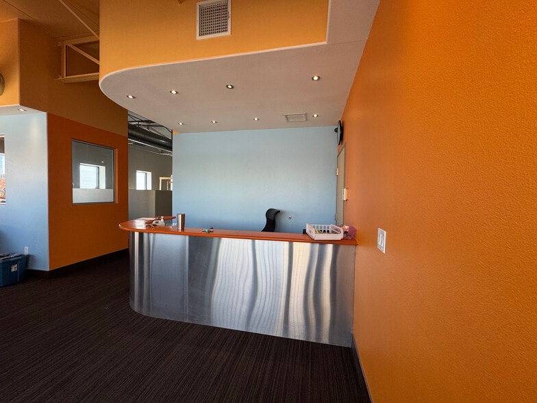 More Photos Of 1807 E Levee St, Dallas Showroom For Sale