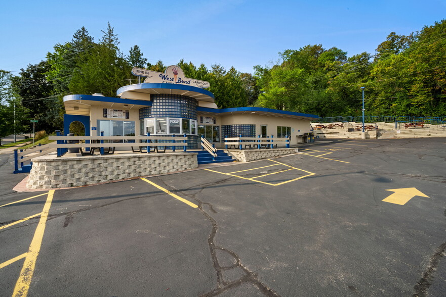 Primary Photo Of 600 N Main St, West Bend Fast Food For Sale