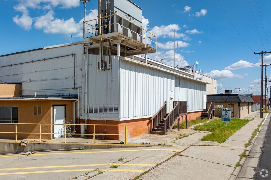 More Photos Of 200 N Uruapan Way, Dinuba Warehouse For Sale