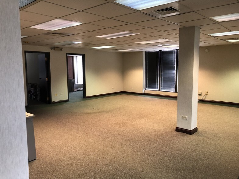 More Photos Of 3612 Lincoln Hwy, Olympia Fields Office For Sale