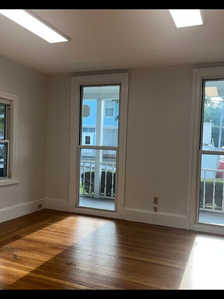 More Photos Of 14 Main St, Bedford Hills Storefront Retail Office For Lease