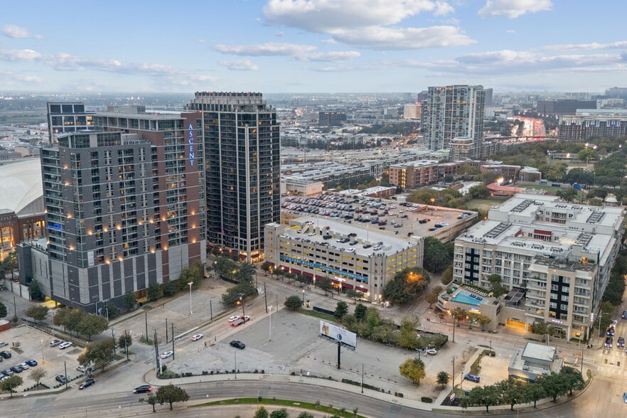 More Photos Of 2635 Harry Hines Blvd, Dallas Bank For Sale