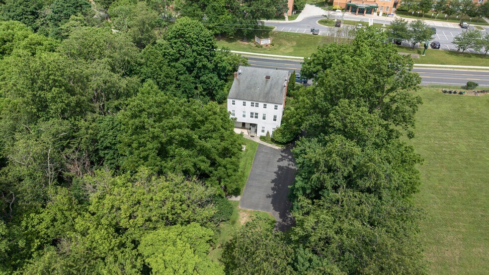 More Photos Of 25930 Ridge Rd, Damascus Apartments For Sale