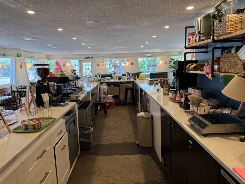 More Photos Of 127 Dotson Dr, Ames Restaurant For Lease