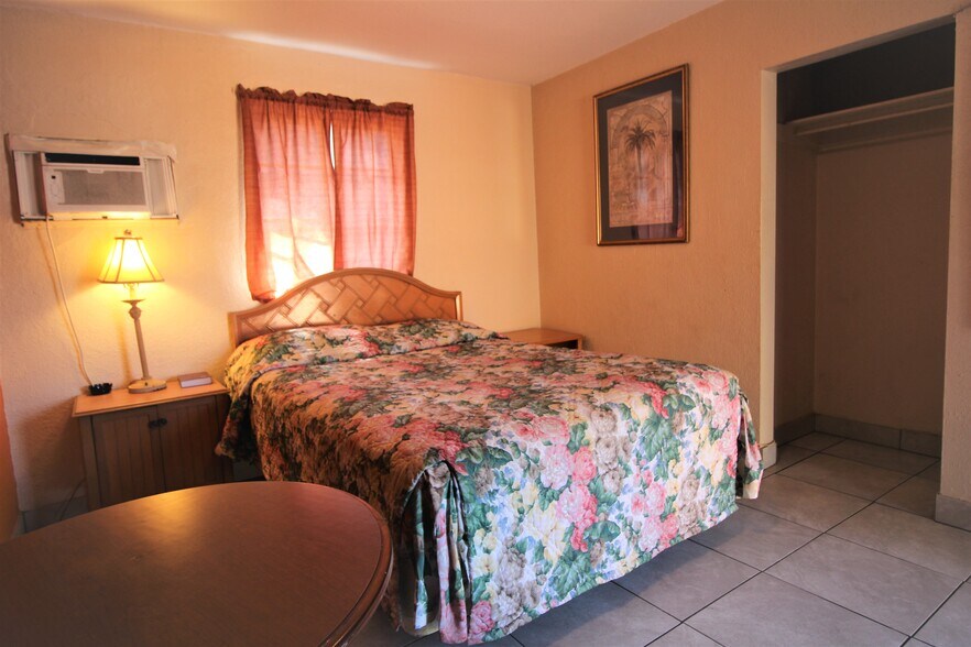 More Photos Of 7330 4th St N, Saint Petersburg Hotel For Sale