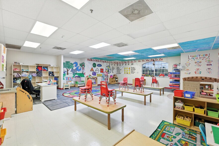 More Photos Of 1700 Cedar Run, Ennis Daycare Center For Sale