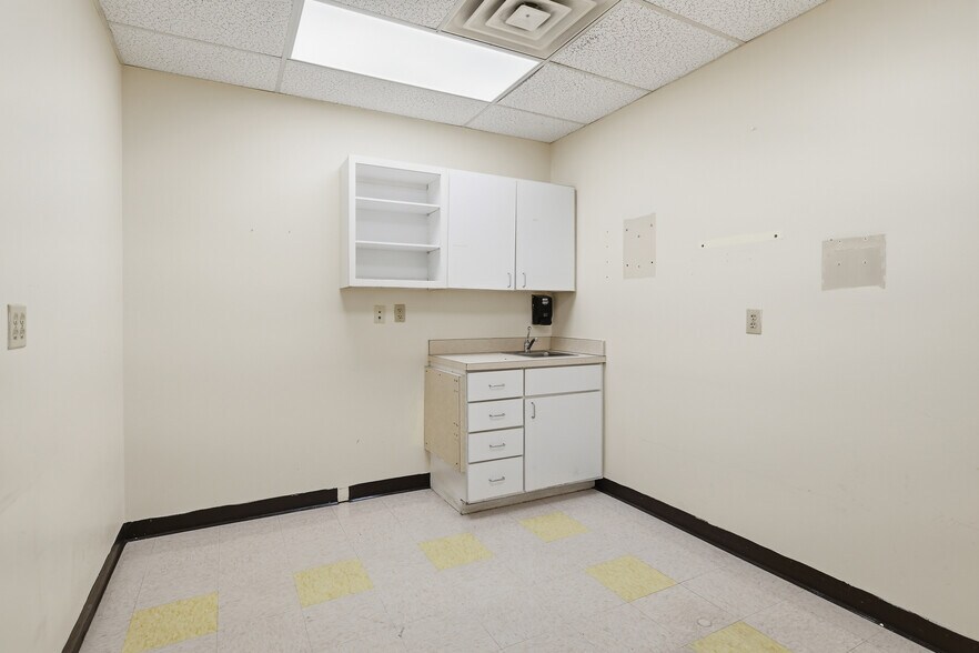 More Photos Of 534 Sumner Ave, Springfield General Retail For Lease