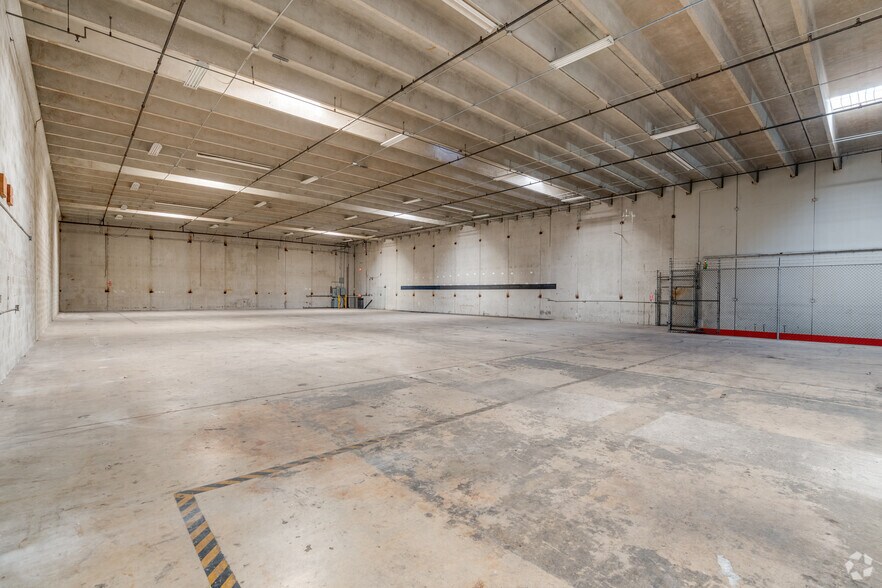 More Photos Of 5240-5260 NW 167th St, Miami Gardens Warehouse For Lease