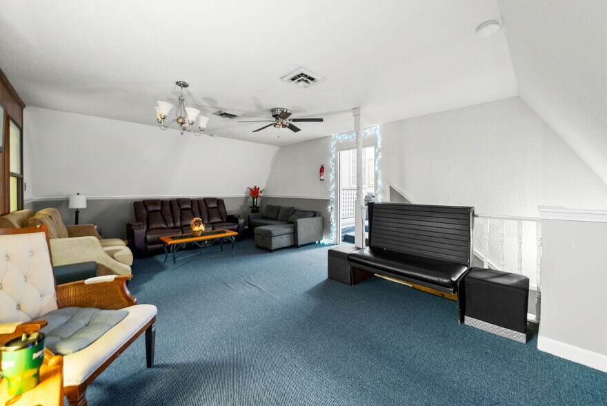 More Photos Of 1959 Fort Campbell Blvd, Clarksville Freestanding For Sale