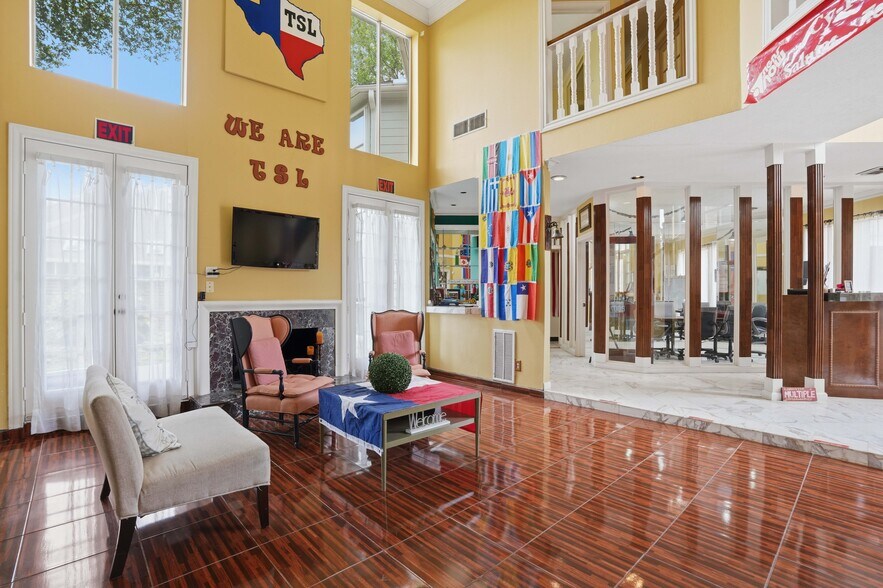 More Photos Of 13700 Lakewood Forest Dr, Houston Office For Sale