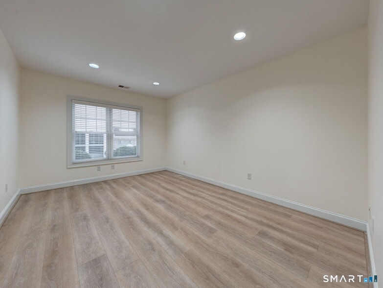 More Photos Of 225 Oakland Rd, South Windsor Office For Sale