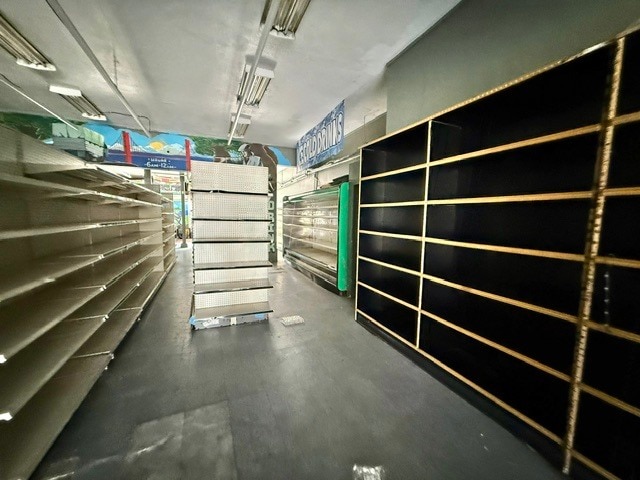 More Photos Of 5527 Geary Blvd, San Francisco Storefront Retail Residential For Lease
