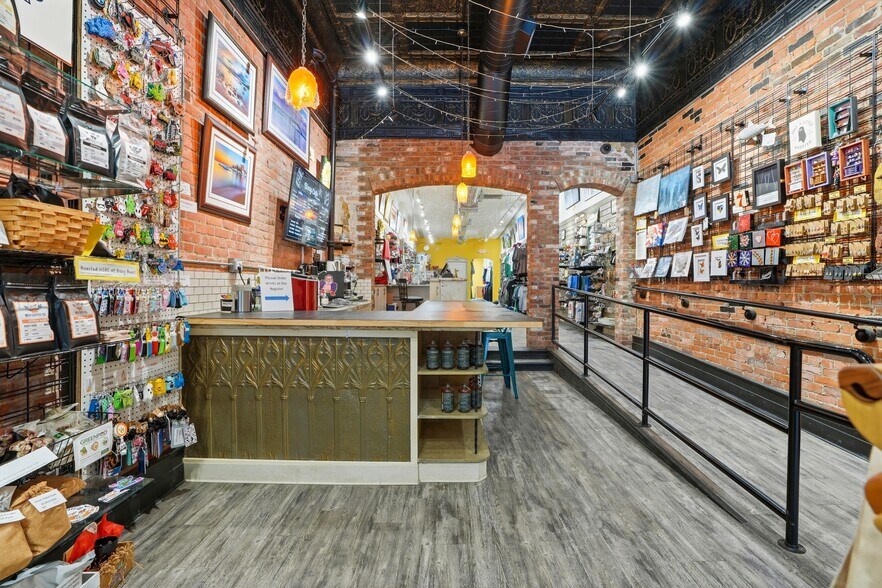 More Photos Of 409 S Main St, Rochester Storefront For Sale