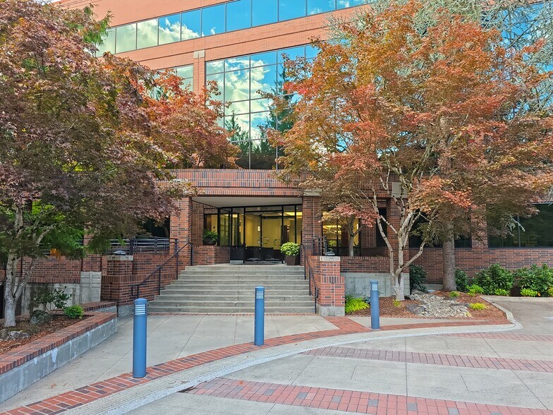 More Photos Of 4800 Meadows Rd, Lake Oswego Coworking Space