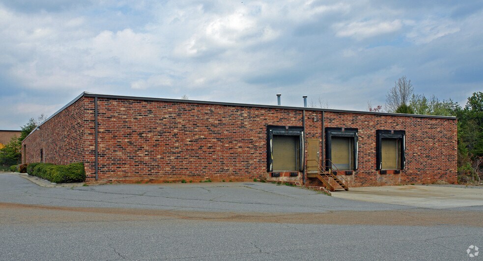 More Photos Of 2656 Heart Dr, Claremont Warehouse For Lease