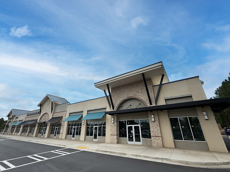 More Photos Of 310 Lanier Cir, Woodstock Storefront For Lease