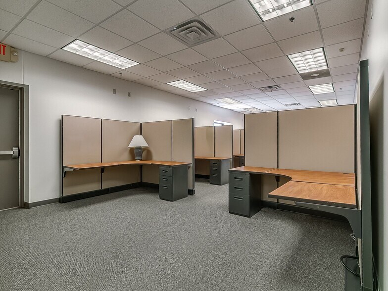 More Photos Of 9802 N Morgan Rd, Yukon Office For Sale