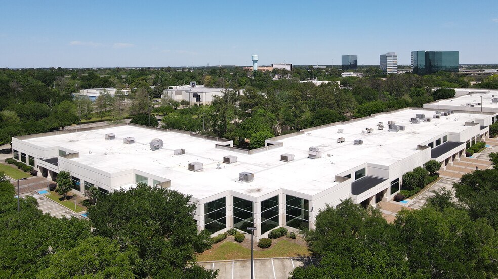 More Photos Of 820 Gears Rd, Houston Manufacturing For Lease
