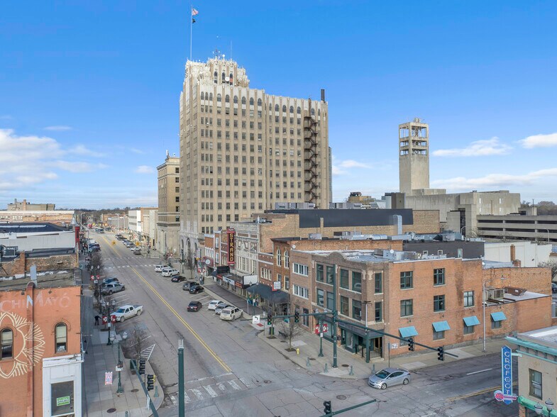 More Photos Of 6 N Saginaw St, Pontiac Storefront Retail Residential For Sale