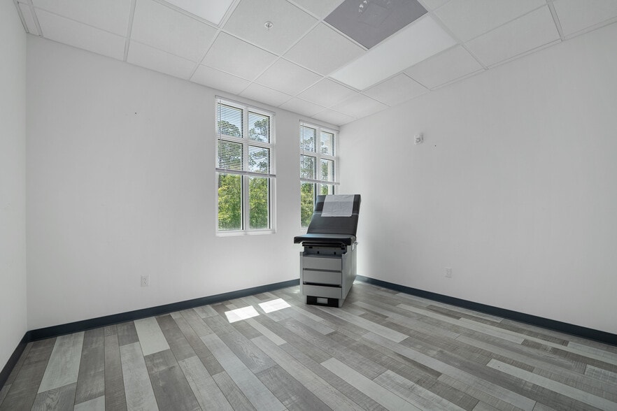 More Photos Of 180 Pinnacles Dr, Palm Coast Medical For Lease